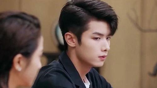 娱乐吃瓜男老板